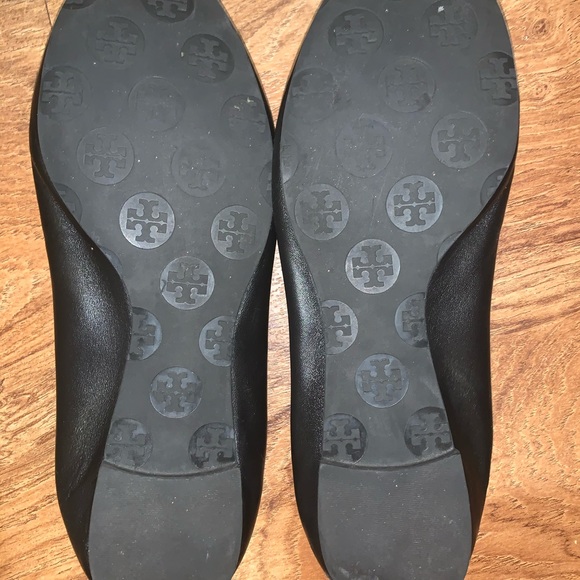 Tory Burch with Rare Sliver Medallion - Picture 2 of 5